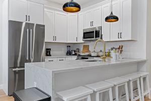 5BR3B Lux Home Walk to Subway Near Downtown, Бостон