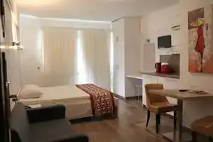 Layiotis Hotel Apartments, Ларнака