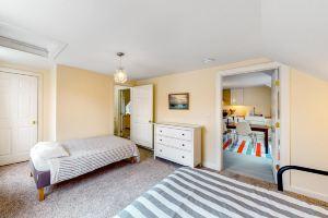 Remodeled condo with shared washer/dryer - walk to dining & ski lift bus pickup, Ладлоу