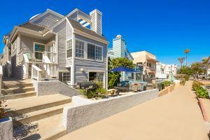 Coastal Retreat with Peek Ocean Views - Charming Cape Cod Haven, Сан-Диего