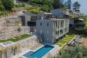Pureview Luxury Suites, with Breakfast & Pool, Комо