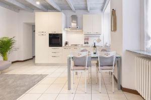 Astra-Timeless Elegance in Como City Center, Комо
