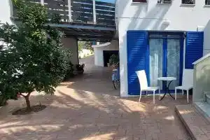 Parthenon Studios & Apartments, Анаксос