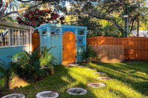 Cozy Bungalow Minutes From The Beach!, Сент-Питерсберг