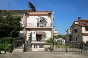 Blue Adria Suite 2 - romantic and within walking distance of the beach and town, Пореч