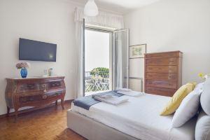 Apartment for 8: modern, spacious, kids-friendly, stunning view on the bay, Неаполь
