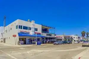 Ocean View Rooftop Deck and Steps to Beach - Stunning Coastal Oasis, Сан-Диего