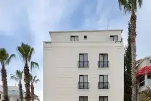 Azuu Bohem Hotel, Лара
