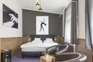 Garda Hotel, Сомбатхей