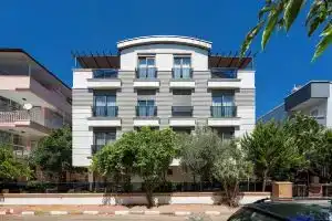 Loi Suite, Лара