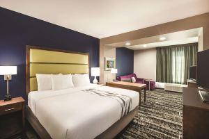 La Quinta Inn & Suites by Wyndham Baton Rouge - Port Allen, Батон-Руж