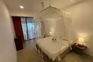 Hotel «SunShine Inn», Унаватуна