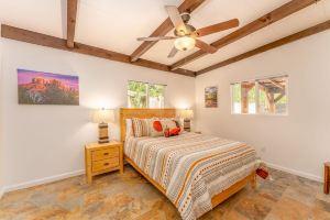 Minutes to everything! Pet friendly, hot tub, fire table, BBQ & more amenities!, Седона