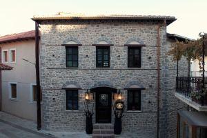 Maison Michelangelo, Арахова