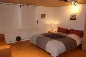 Quiet, natural 34sqm apartment in half-timbered house, Kassel-Harleshausen 2 PEOPLE, Кассель