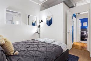 Loft Living in the Trendy Warehouse District, Дарем