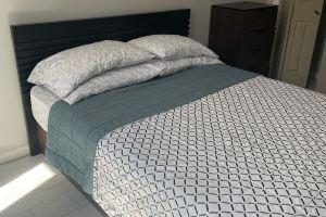 Private, Couple's Retreat. Ideal three people. Pets. Free parking on Street., Филадельфия