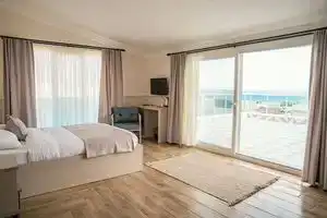 Koi otel, Айвалык