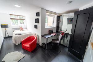 39 North Road Studios Near QE and Uob, Бирмингем