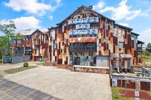 Expansive Balcony and Luxurious Kitchen - Stunning Oceanfront Retreat, Миртл Бич
