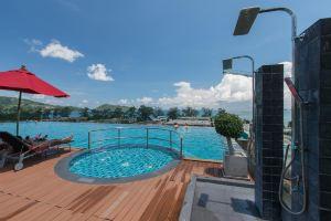 Suite Large Studio Apt with Hot Tub Bath in Front Pa Tong Beach, Патонг
