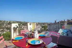 Doux Bijou, Сен-Лоран-дю-Вар