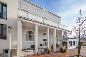 Old smithy, 8 persons, 2 bathrooms, 4 bedrooms, downtown, quiet, wifi, Нордернай