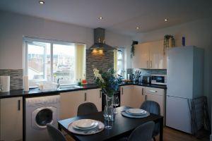 5 Min Walk to City! Stadium View 3 Bed Apartment, Кардифф