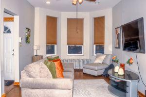 3-bedroom apartment in Chicago Medical District, 5 mins from United Center, Чикаго