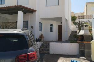 House and garden, quiet area, near the beach, Сан-Хосе