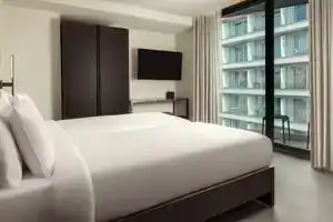 Thirty Three Boutique by K Hotels, Пемброк