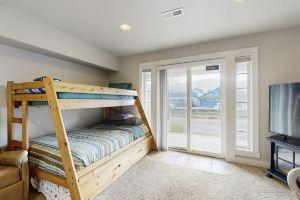Dog-friendly beach condo in a great location for exploring Rockaway Beach, Рокуэй-Бич