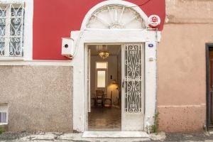Authentic House Near Popular Attractions in Izmir, Измир