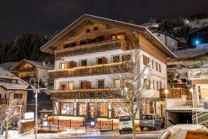 La Tambra - Residence - Central with Restaurant, Санта-Кристина-Вальгардена