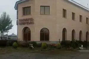 VanHotel, Севан