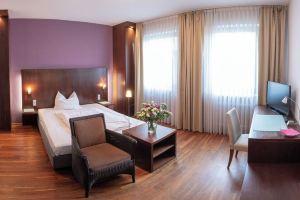 Furnished 1-room apartment with cleaning service, Хомбург
