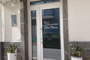 Charming deluxe suite 2 steps from the sea and downtown, Терразини