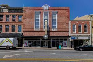 King Bed and Huge Windows in the Heart of Downtown Greensboro, Гринсборо