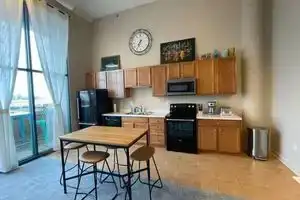 Downtown Condo with Pool View, Сандаскай