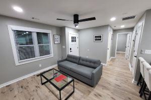 Charming Escape with Modern Amenities - Cozy Urban Haven, Атланта