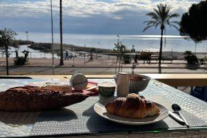 Beachfront Apartment, 180° Seaviews, huge pool- 5 km to Nice, Сен-Лоран-дю-Вар
