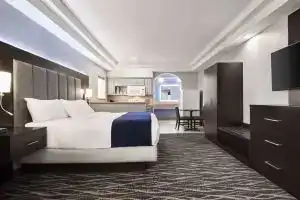 Отель «Days Inn & Suites by Wyndham Houston Hobby Airport», Хьюстон