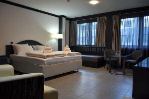 Tibet Hotel am Airport, Ратинген