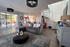 Maison Moderne Avec Piscine Chauffée, à 1km de L'avenue de Gaulle à La Baule, Ла-Боль