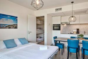 Modern Apartment with a Dishwasher Near Nieuwpoort, Ньивпорт