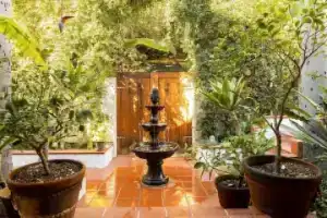 Beautiful Spanish Manor w/ Pool and Amazing location in Historic Carthay Circle, Лос-Анджелес