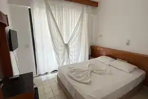 Bova Rooms, Текирова