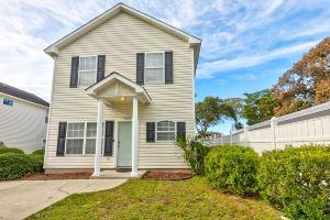 Short Walk to Beach, Sleeps 14, Backyard Dining Area!, Миртл Бич