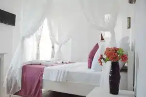 Bade Otel, Айвалык