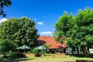 Hotel & Restaurant Lindengarten, Люббен